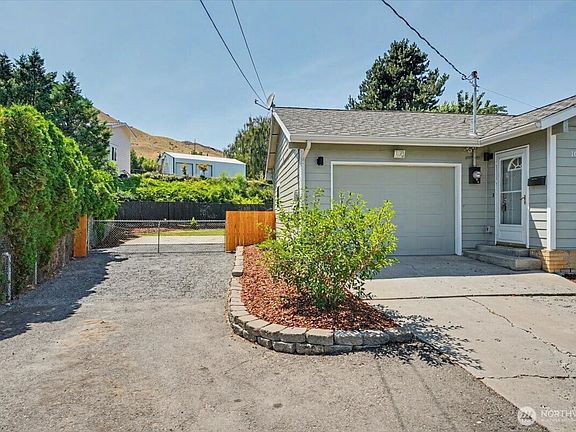 4th image of 1004 Vista Pl.