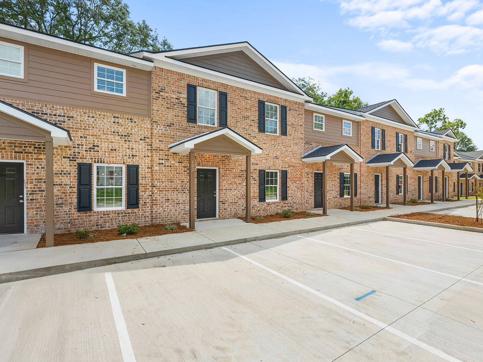 2 bed, 2.5 bath, 1200 sqft, $1,350 — Photo 2