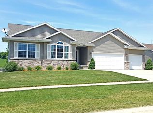 2055 Southbrook Dr, Ely, IA 52227