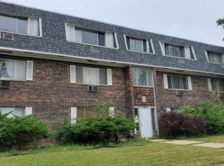355 N Broadway St #3S, Joliet, IL 60435