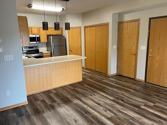 5th image of 560 Kansas Ave Unit 1