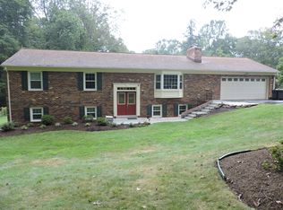 8920 Harrivan Ln, Fairfax Station, VA 22039