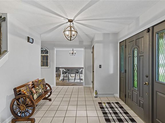 4th image of 6409 Olde Farm Ln