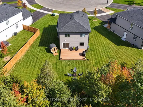 33 Whitehorn Park Rd W, Bracebridge, ON P1L 0A7