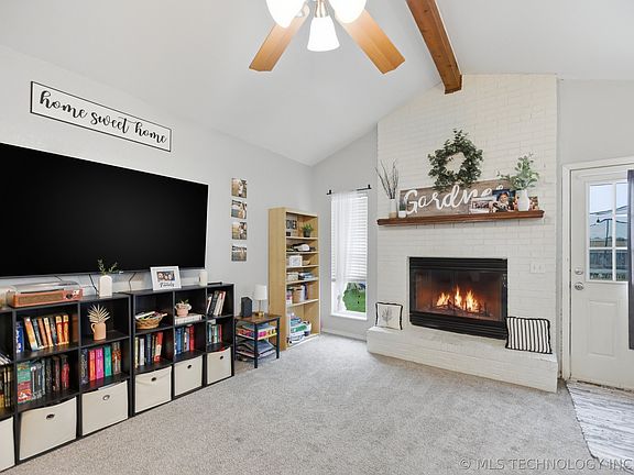 5th image of 1508 N Cypress Ave
