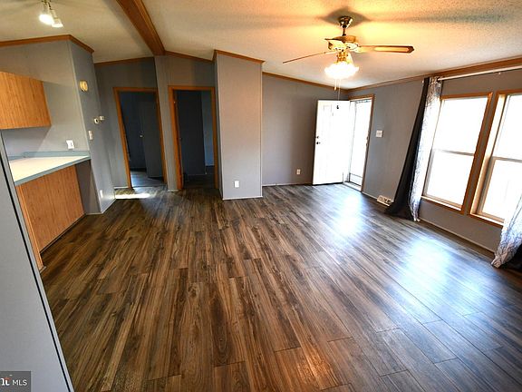 4th image of 45 Maple Ct