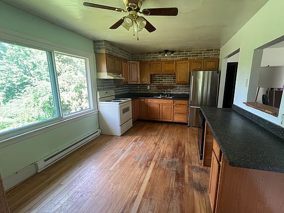 2nd image of 33 Bear Ridge Ln