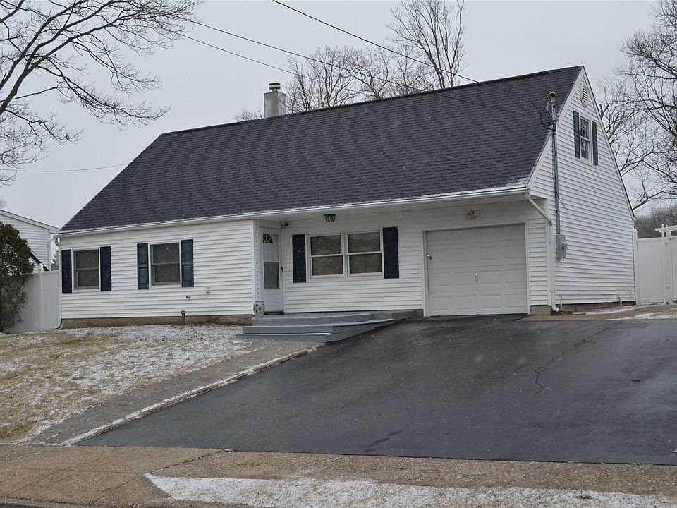 1st image of 58 Iroquois Ave