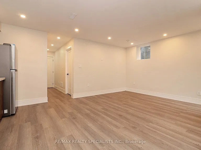 1046 Roosevelt Rd — Photo 31