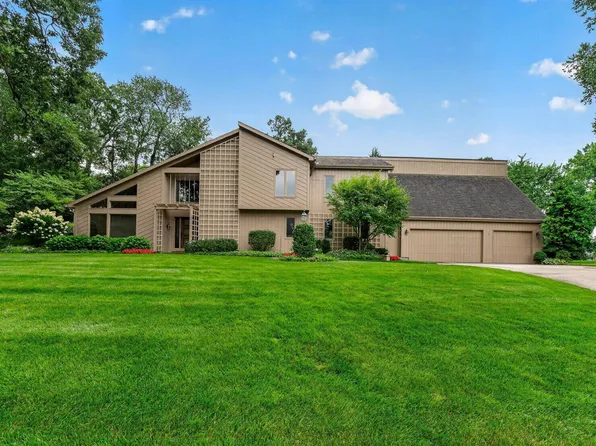 17130 Ridgefield Ct, Granger, IN 46530