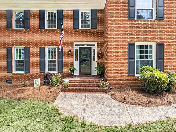 4th image of 2710 Oxborough Dr