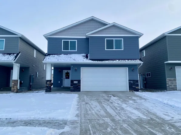 1179 Highland Ln W, West Fargo, ND 58078