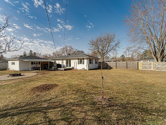 3rd image of 2302 Pearl Ct SE