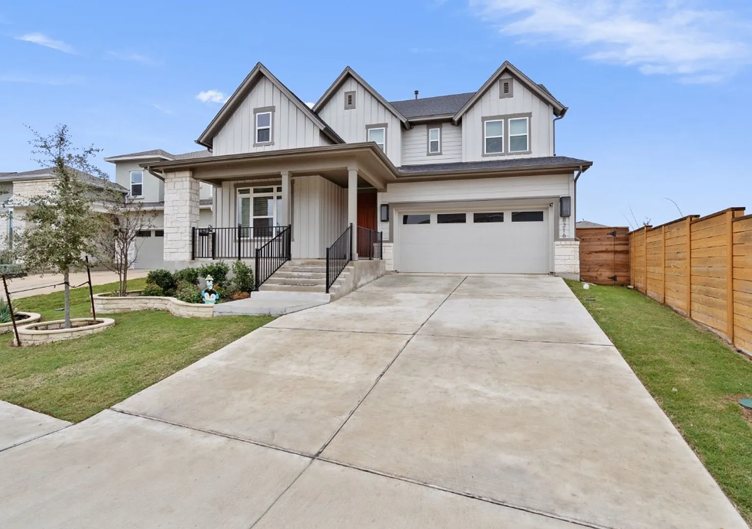 Easton Park Custom Home for Rent! — Photo 2