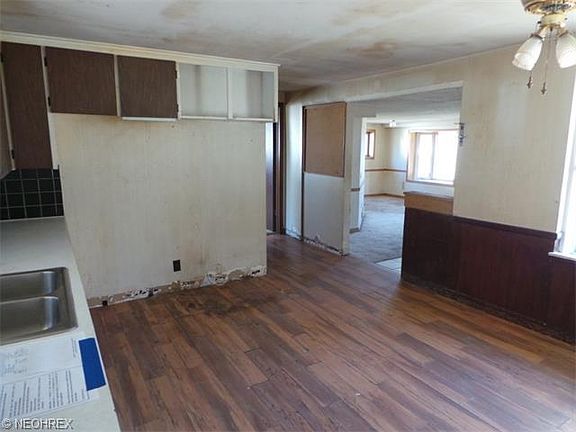 3rd image of 50 Columbine Ave
