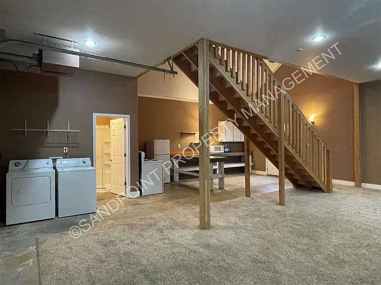 817 1/2 Poplar St — Photo 12