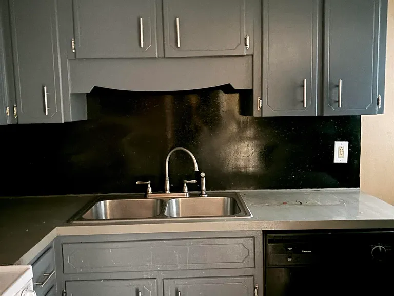 1902 Lyle Dr — Photo 6