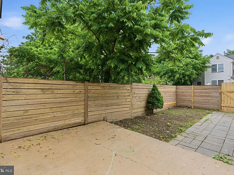 1817 N Gratz St — Photo 16