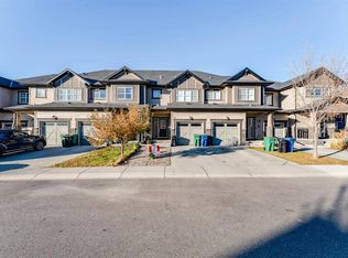 230 S Hillcrest Sq SW, Airdrie, AB T4B 4J2