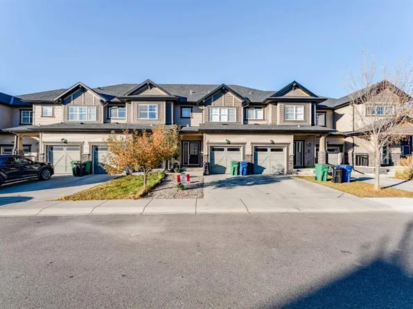 230 S Hillcrest Sq SW, Airdrie, AB T4B 4J2