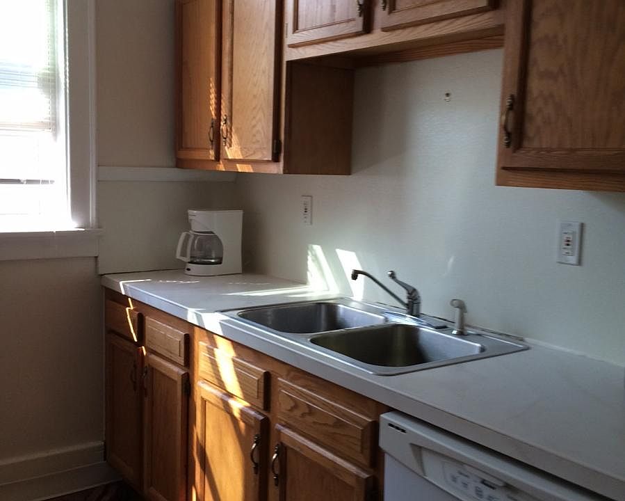 2nd image of 738 Niagara St APT 5