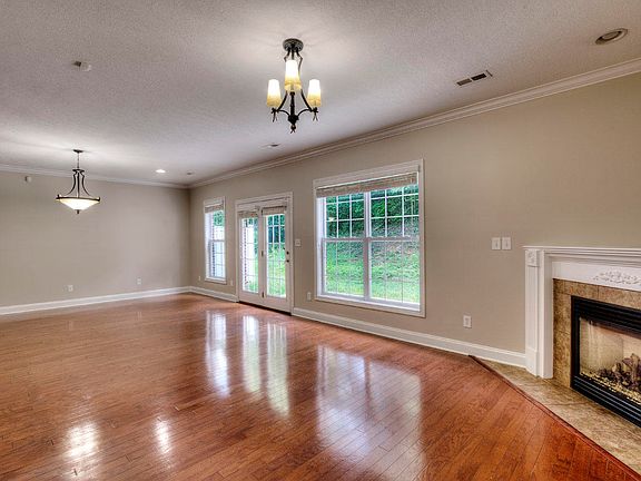 3rd image of 745 Yorkland Way
