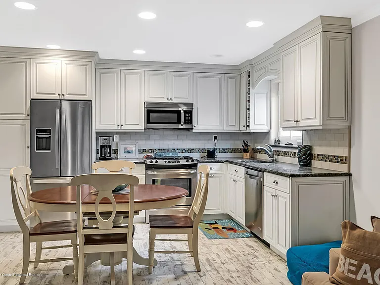 709 Ocean Ave #5 — Photo 6