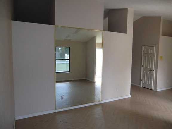 5th image of 4011 N Waterbridge Cir