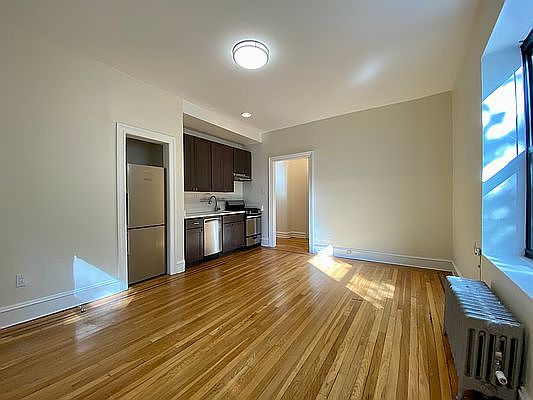 2nd image of 302 Cumberland St #1