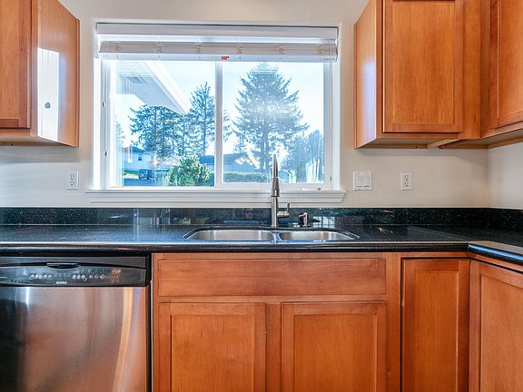 4th image of 2443 NE 57th Ct