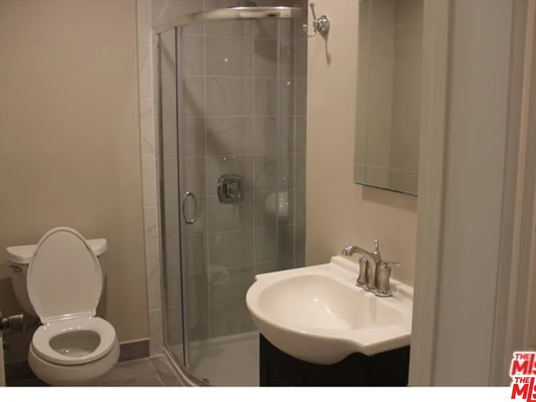 1120 S Plymouth Blvd — Photo 9