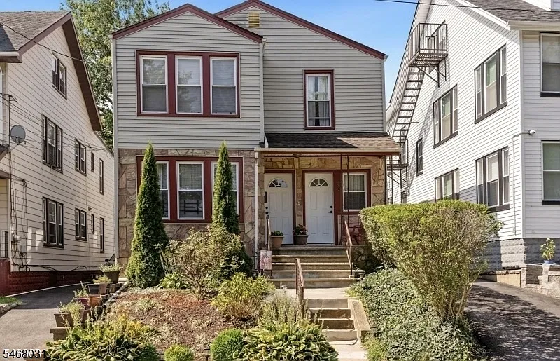 3 bed, 1.0 bath, $2,650 — Photo 1