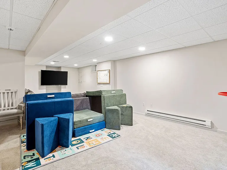 81 Kirkwood Dr — Photo 17
