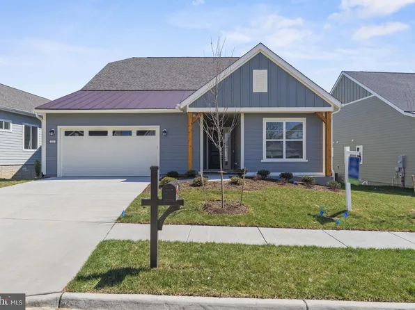 111 Cowbird St, Lake Frederick, VA 22630