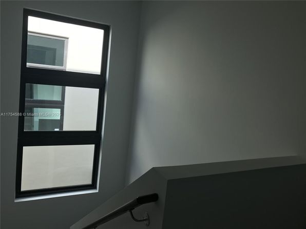 hialeah-florida-447942383 picture