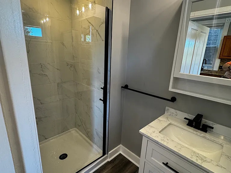 511 E 2nd St #1 — Photo 8