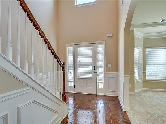 5th image of 553 Buttonwood Dr