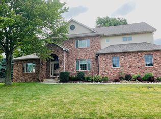 108 Heatherstone Dr, Chatham, IL 62629