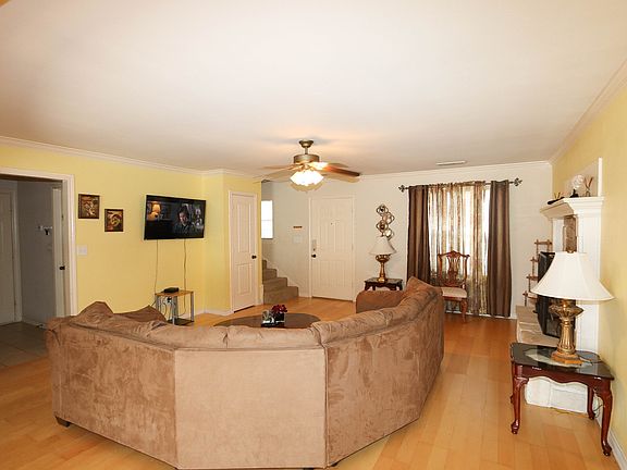4th image of 523 Neches Dr