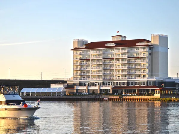 800 Whitwam Dr #6 & 6a, Saint Joseph, MI 49085