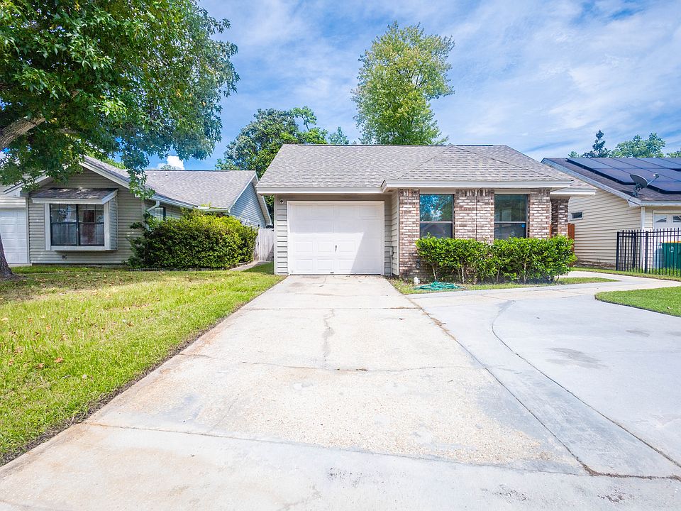 1st image of 1711 Bennetts End