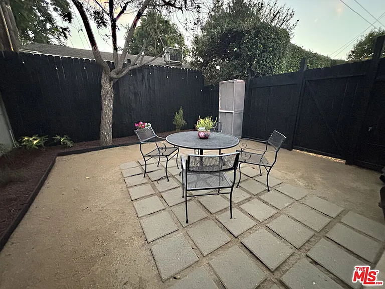 6533 Costello Ave — Photo 15