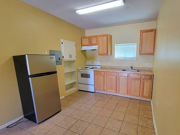 3rd image of 1018 N Alameda Blvd #3