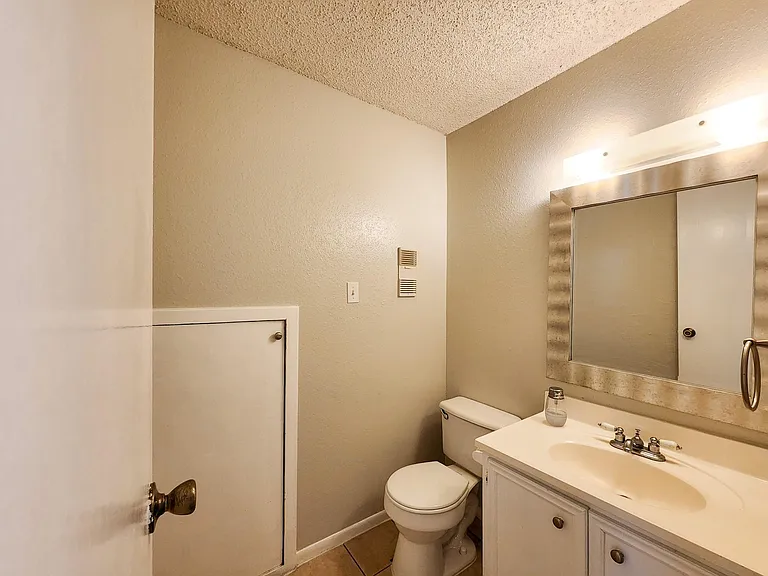 17742 Kings Park Ln — Photo 4