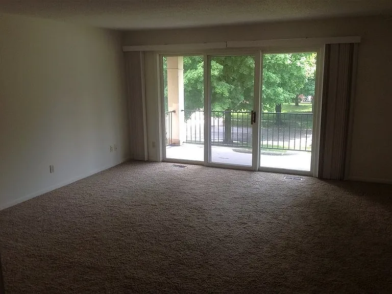 5404 Cresthaven — Photo 3