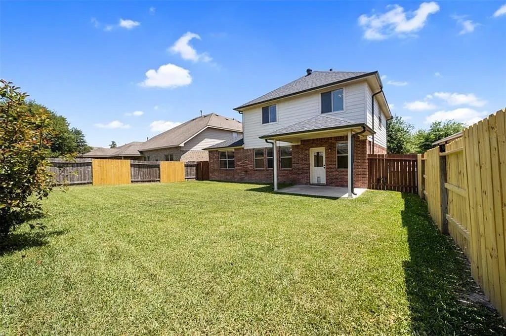 4 bed, 2.5 bath, 2314 sqft, $2,550 — Photo 3