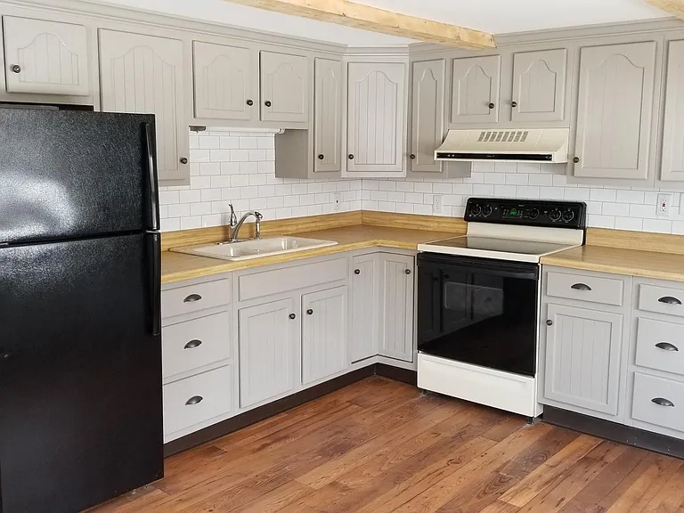 302 Pleasant St #3 — Photo 9