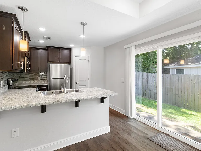 8422 Rose Ave — Photo 6