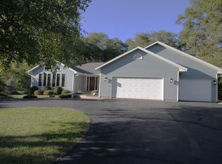 5738 W Splendor Valley Dr, Janesville, WI 53548