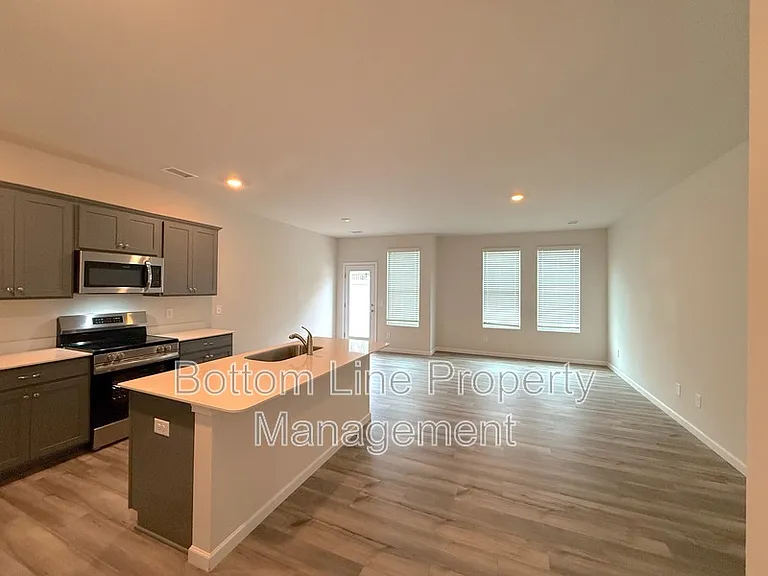 2735 Winn Mill Dr — Photo 5